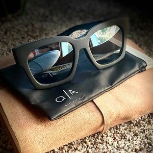 Quay Australia Midnight Runner Black Matte Sunglasses with Bag